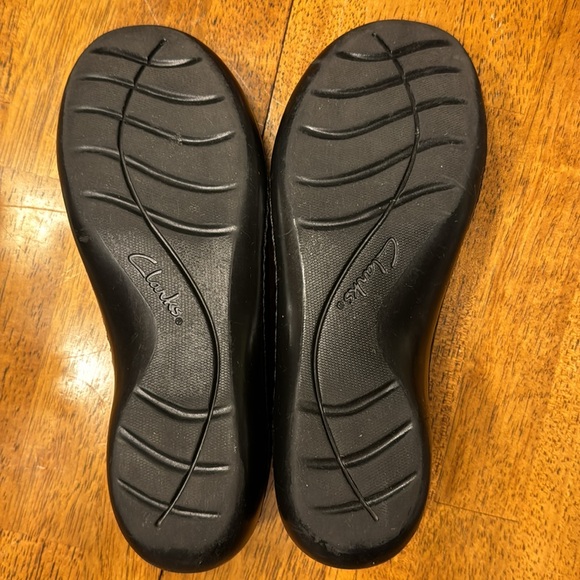 EUC women’s Clarks Collection black bubble loafer shoes. Size 6.5 - Picture 6 of 7